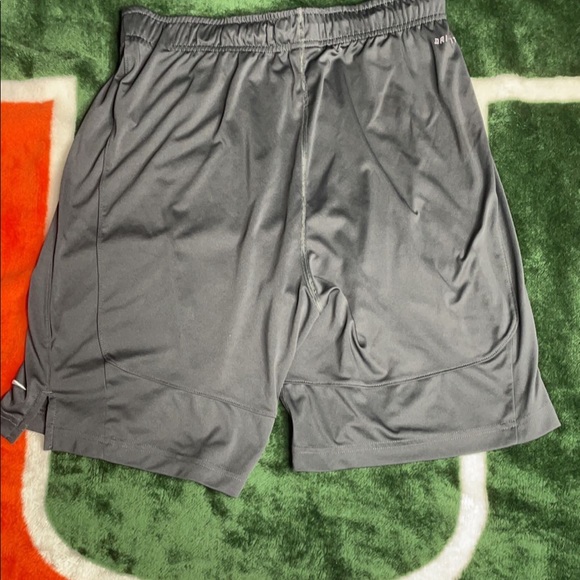 Grey nike gym shorts - Picture 2 of 2